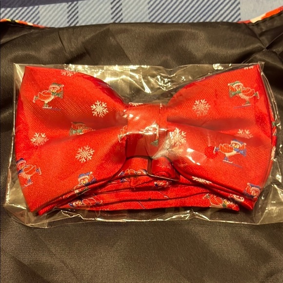 NEW Cheerful Santa Print Men’s Red Vest with Bowtie - Picture 4 of 8